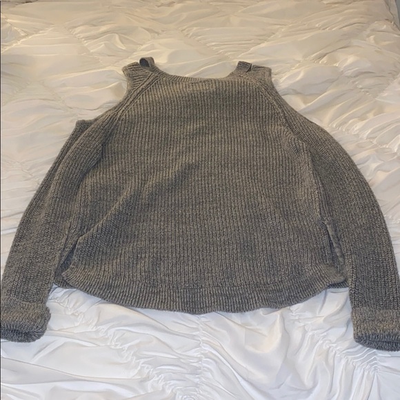 Hollister Lightweight Grey Cold Shoulder Sweater - Picture 3 of 6